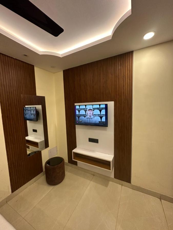 Hotel Mahalaxmi Deluxe Nueva Delhi Exterior foto