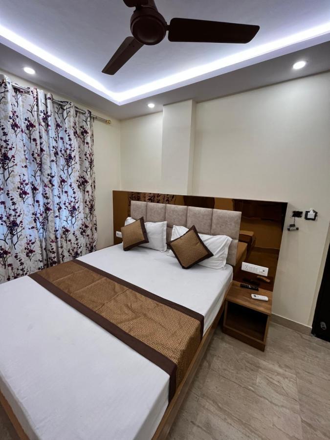 Hotel Mahalaxmi Deluxe Nueva Delhi Exterior foto