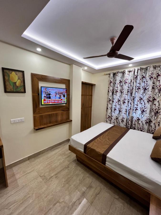 Hotel Mahalaxmi Deluxe Nueva Delhi Exterior foto